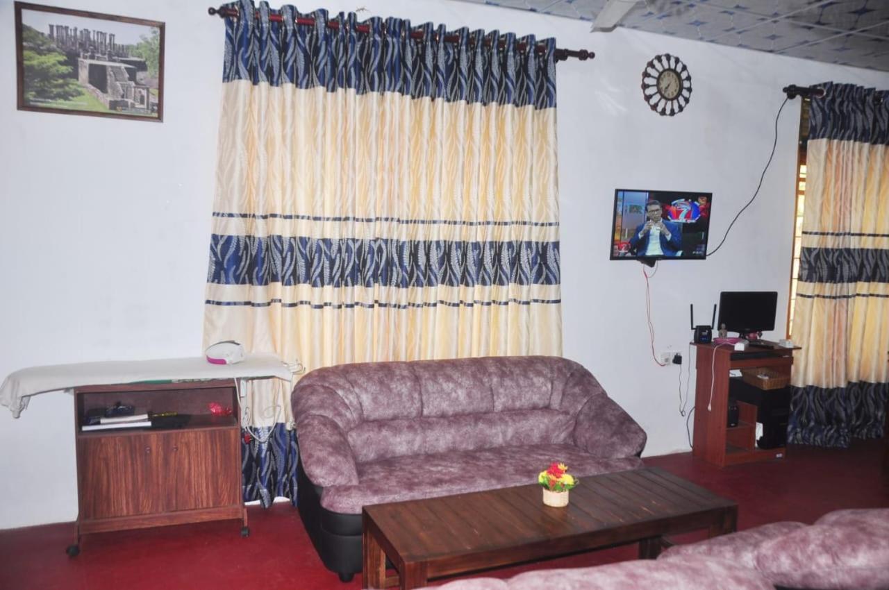 Impress Holiday Home Anuradhapura Exterior photo